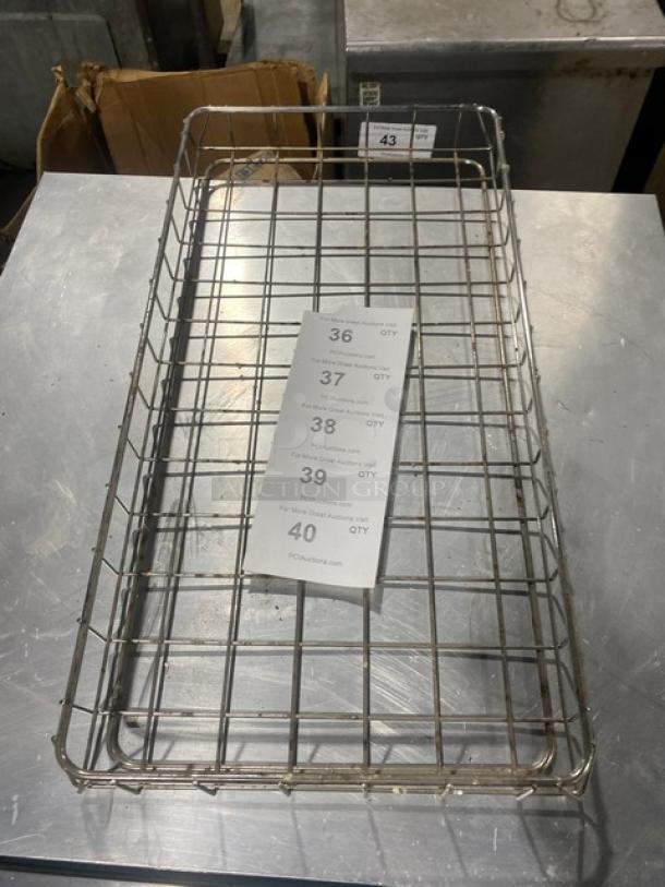 Commercial chrome-plated full-size bagel/pastry wired rack in good condition, features sturdy grid design and item tag.