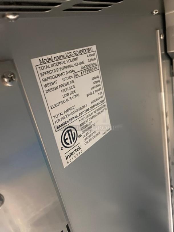 NEW Vendo Lumilinna ICE-SC40BXIWU black single door undercounter cooler with split doors. Model label SN: A19300018.