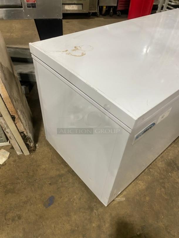 KoolMore SCF16C 60" commercial chest freezer, white, poly coated wired basket, minor surface marks, model SN: J19663107288000010.