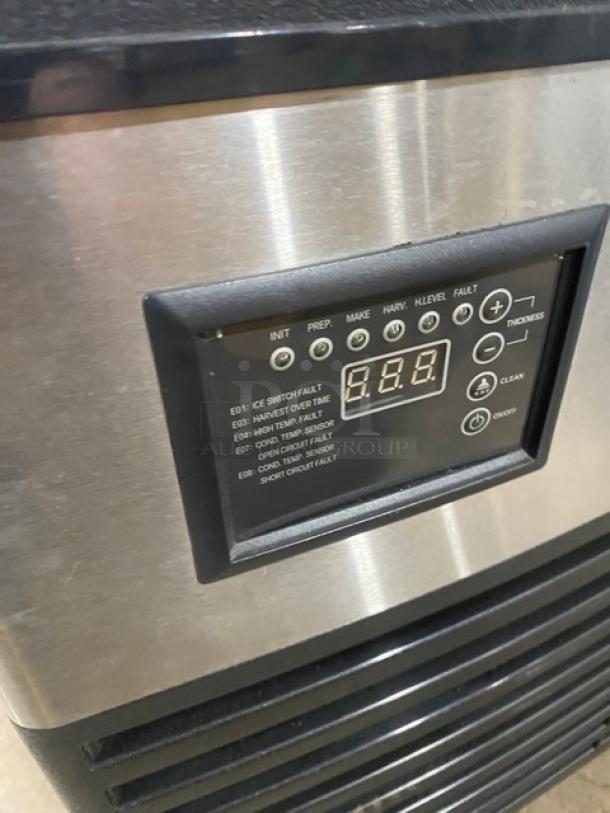 Avantco 194UC160FA stainless steel ice maker, electronic control panel, model: 194UC160FA, air-cooled, 115V, on legs.