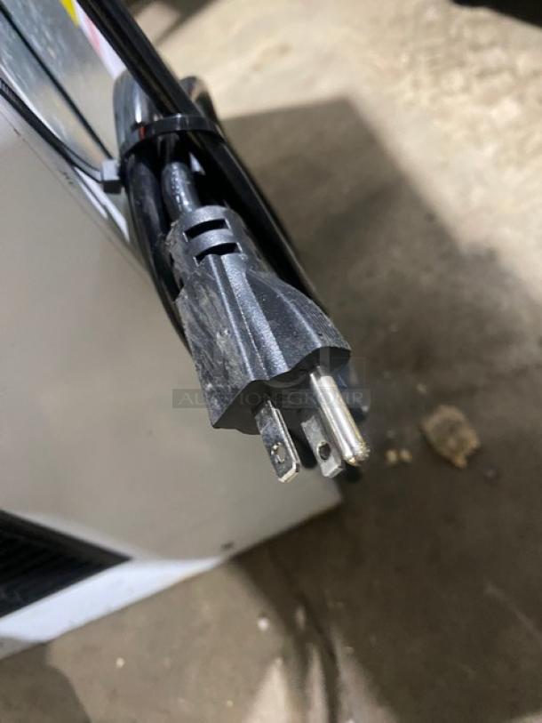 Vevor LB550TA ice making machine, stainless steel, electric powered. Model SN: 230901385840056. Condition appears used.