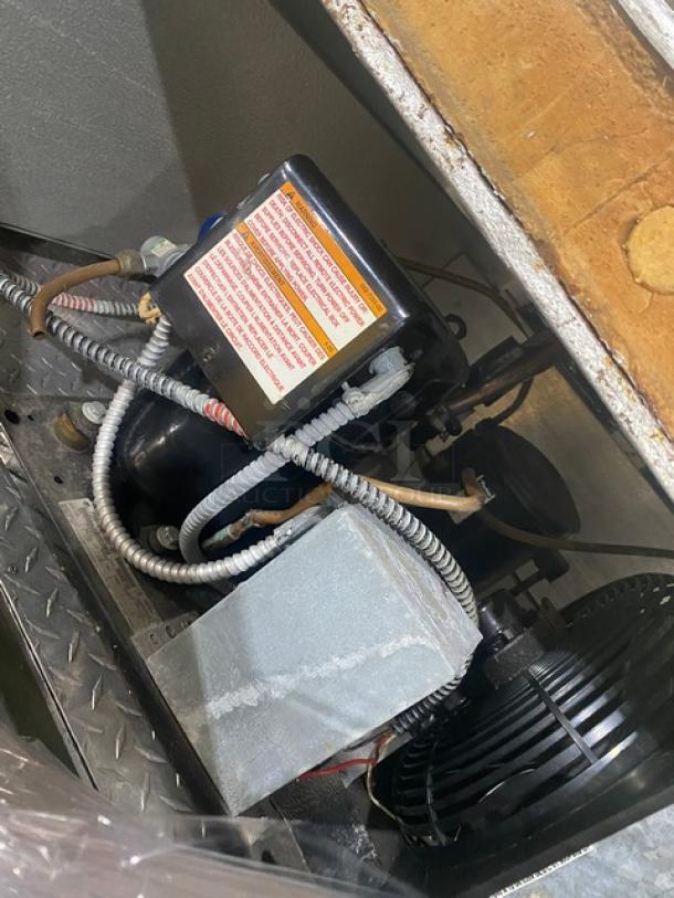 Alt text: Commercial heavy-duty 5'x9' walk-in cooler box with Copeland condensing unit in good condition, showing internal components.