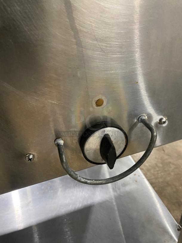 Duke Aerohot Series stainless steel gas-powered 5-well steam table control knob. Features temperature adjustment.