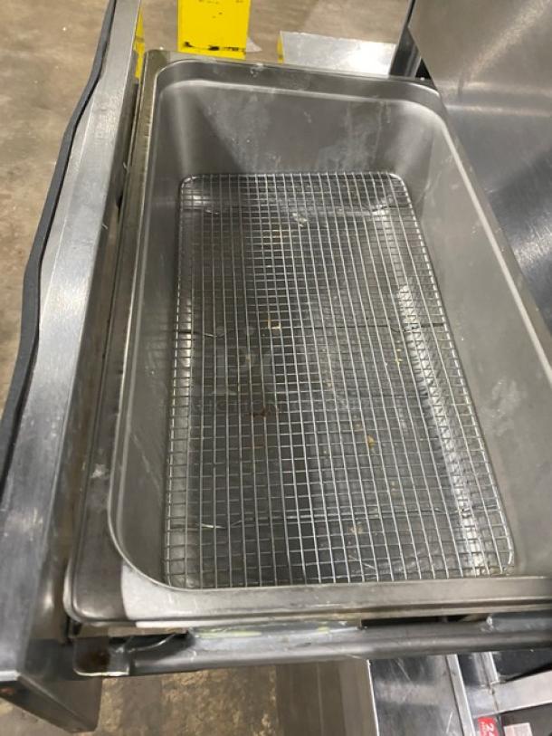 APW Wyott HDD-3 stainless steel heated holding drawer, 3 compartments, individual control, 120V, used condition.