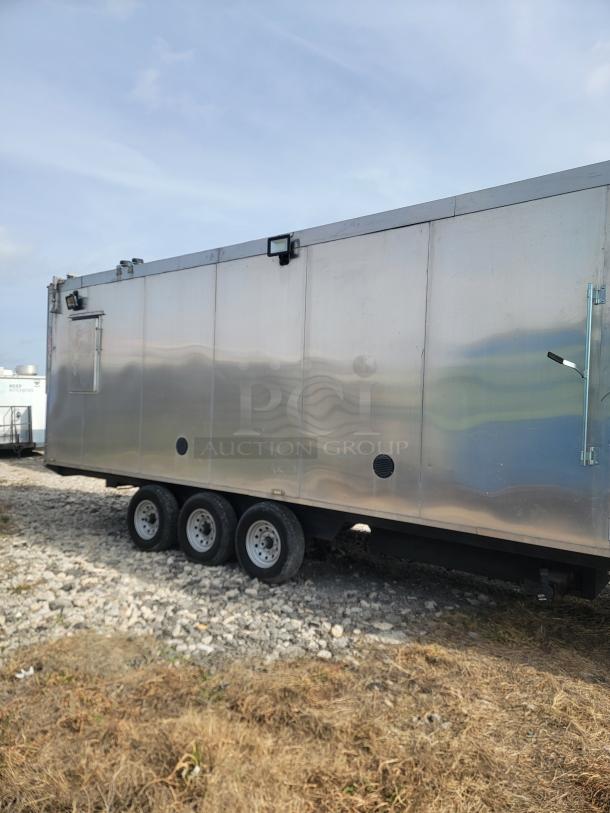 2021 Texino FD-306 mobile kitchen, triple axle, stainless steel, needs deep clean. Features premium equipment. VIN: 4B9T1EC3XMM286019.