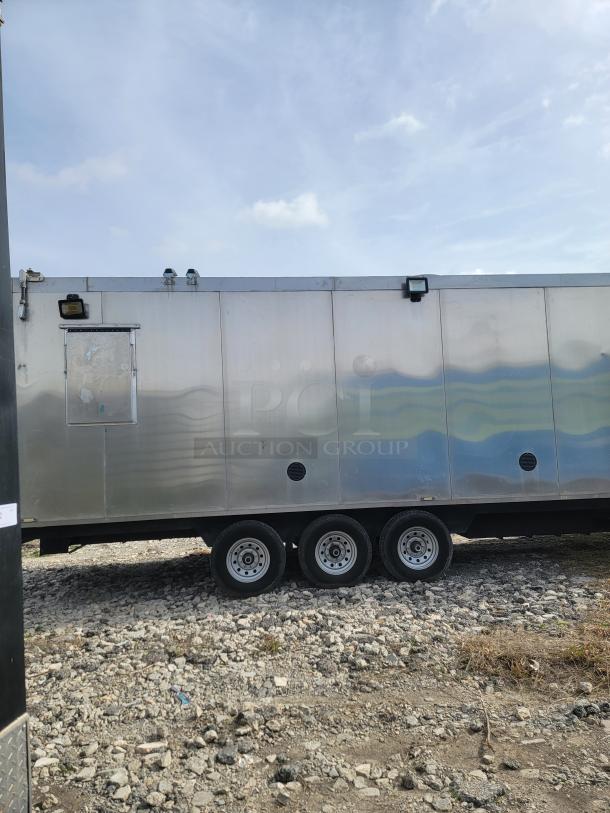 28' Texino FD-306 triple axle mobile kitchen, stainless steel, needs TLC, built-in 2021, commercial-grade equipped.