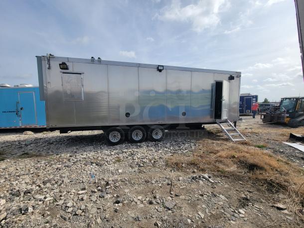 28' Texino FD-306 triple-axle mobile kitchen, 2021 model, stainless steel, needs cleaning, equipped with premium appliances.