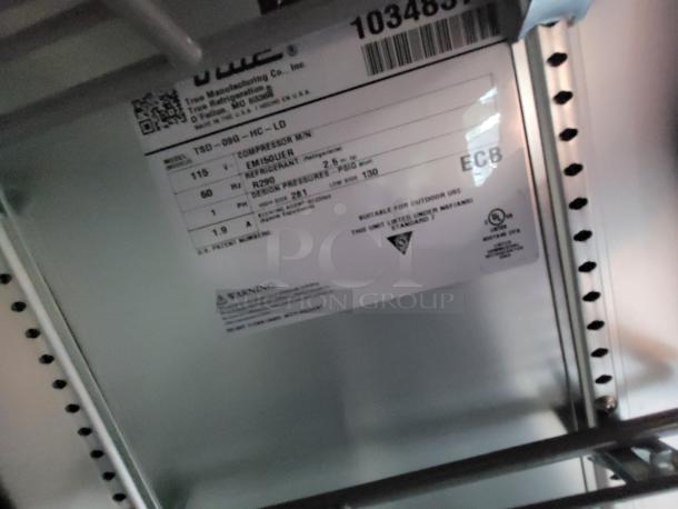 Industrial appliance with specifications label from True Manufacturing. Model: TSD-090-HC-LD. Key details include 115V, 60Hz, and refrigerant type R290.