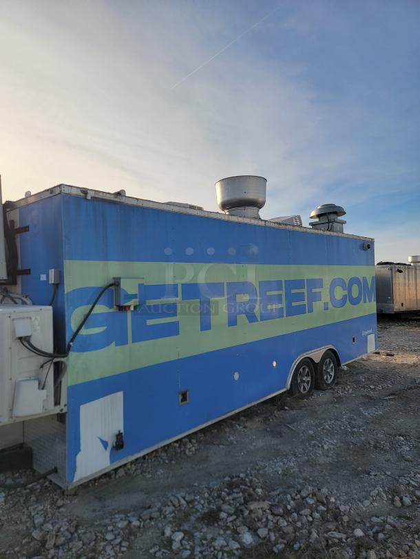 Blue mobile kitchen trailer with "GETREEF.COM" branding. Features ventilation units on top. Condition shows signs of use.