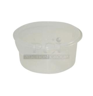 Rubbermaid FG572024CLR clear round 2L food storage container, polycarbonate, brand new condition.