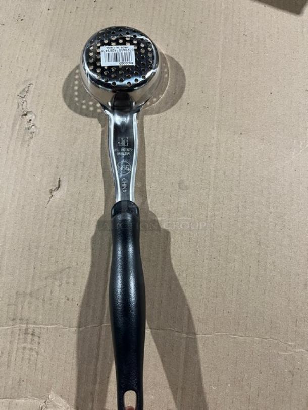 Vollrath Jacob’s Pride 3 oz perforated spoodle, stainless steel, black grip handle, model 6432320, brand new condition.