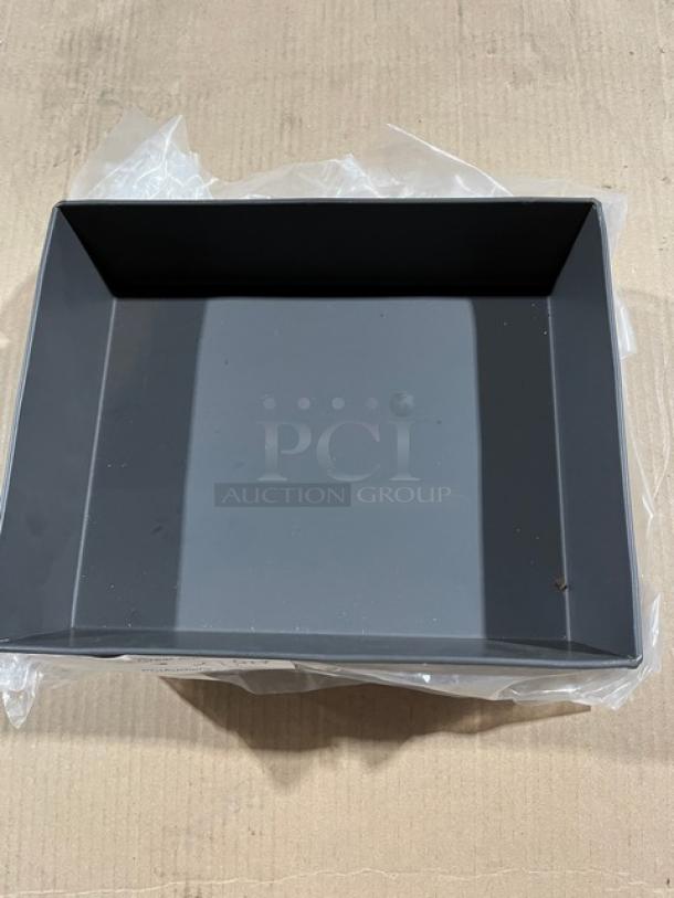 Brand new American Metalcraft 10"x8" Detroit-style pizza pan, model HCDS108. Commercial aluminum, pristine condition.