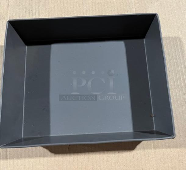 Brand new American Metalcraft HCDS108 Detroit-style pizza pan, 10"x8", commercial aluminum, excellent condition.