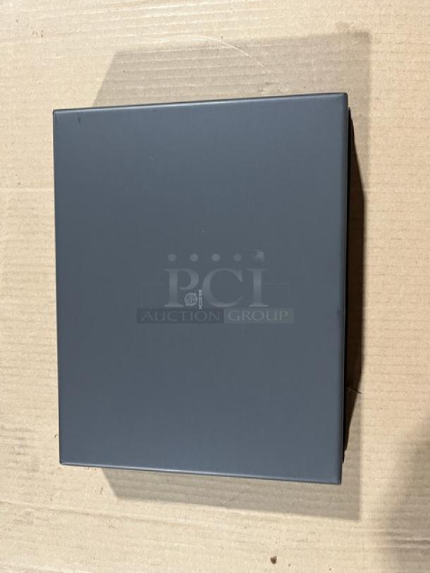 Brand new American Metalcraft HCDS108 pizza pan, 10"x8", aluminum, Detroit-style. Ideal for commercial use.