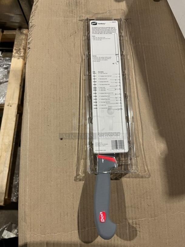 Don Dexsteel Series 12" scalloped roast slicer, model 1002679. Brand new in packaging, slip-resistant SofGrip handle.