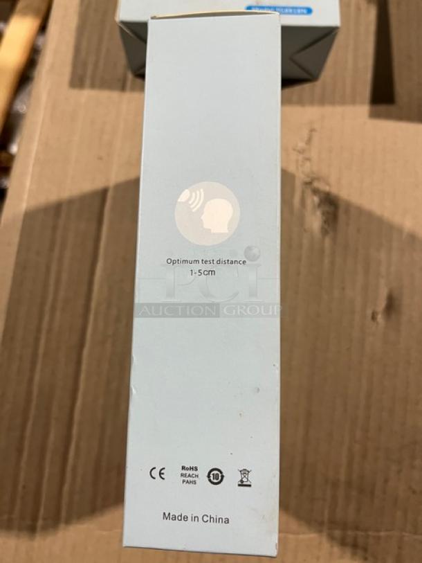 Brand new TG8818N infrared non-contact forehead thermometer box, optimum test distance 1-5cm, CE certified, made in China.