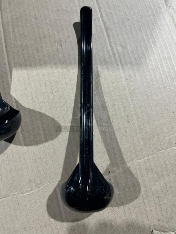 Carlisle NSF2 9.5" ladle in black, brand new. Ideal for vinegarette, durable commercial-grade use.