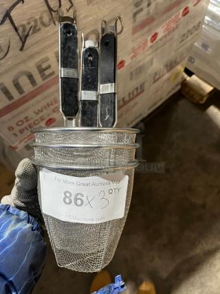 Brand new Thunder Group stainless steel 5-1/2" mesh noodle skimmer, model SLNS001, black wooden handle.