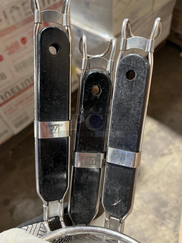 Brand new Thunder Group SLNS001 stainless steel mesh noodle skimmer, 5-1/2" round, black wooden handle.