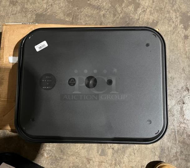 Brand new Carlisle black 14"x18" fast food tray, model CT141803, pristine condition.