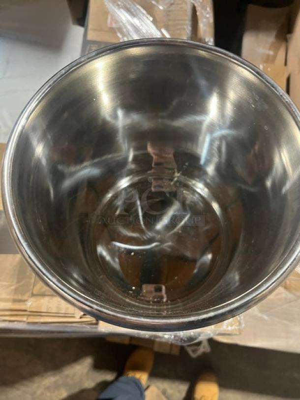 Commercial stainless steel Bain Marie pot with mirror finish, excellent condition. Ideal for food service use.