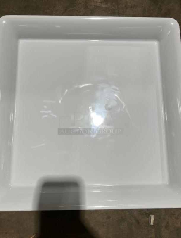 Mixed pallet with Kraft table toppers, Riedel wine glasses, and various commercial kitchen items, new condition.