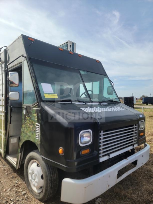 2013 Freightliner MT45 mobile kitchen, 22', black exterior, with Arctic Air and Hoodz systems. VIN: 4UZAAPDU6DCFK0455.