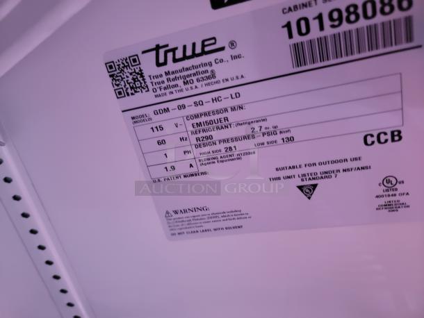 True Manufacturing label on refrigeration unit model GDM-09-SQ-HC-LD. Details include 115V, R290 refrigerant, NSF/ANSI listed.