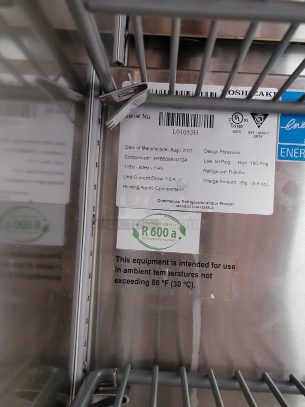 Commercial refrigerator label, serial L01053H, manufactured August 2021, using R-600a refrigerant, made in Guatemala.