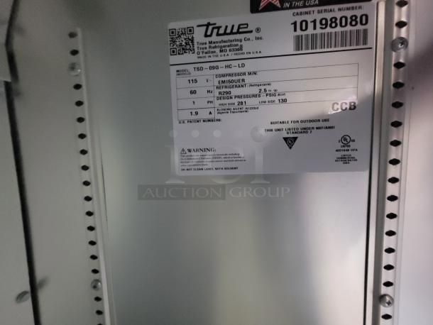 True Manufacturing cabinet label with model TSD-09G-HC-LD, 115V, 60Hz, R290 refrigerant, serial 10198080. Suitable for outdoor use.