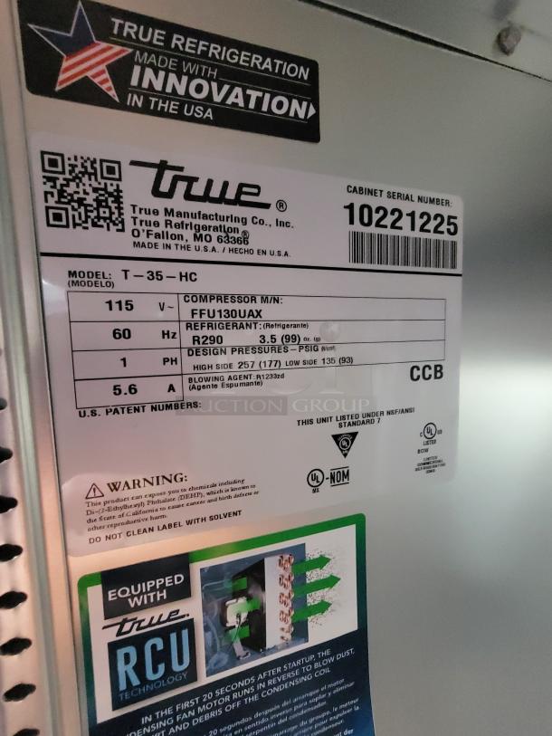 True Refrigeration label showing model T-35-HC, compressor FFU130UAX, refrigerant R290, and serial number 10221225.