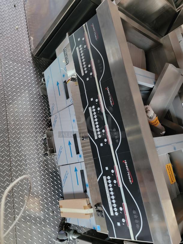 Henny Penny Evolution Elite fryer, stainless steel, digital controls, good condition, ideal for commercial kitchen use.