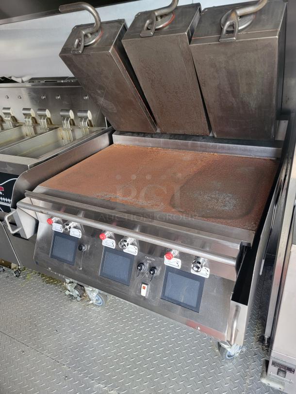 Industrial griddle with multiple controls, visible rust on cooking surface, and three heavy press lids. Suitable for commercial kitchens.