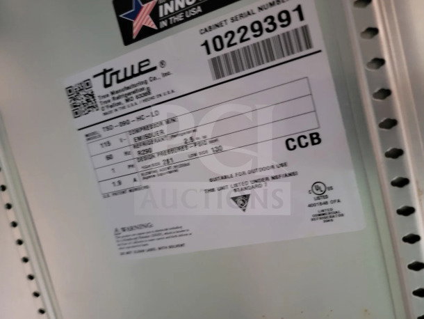 Label on True Manufacturing Co. equipment, displaying cabinet serial number 10229391 and technical specifications.
