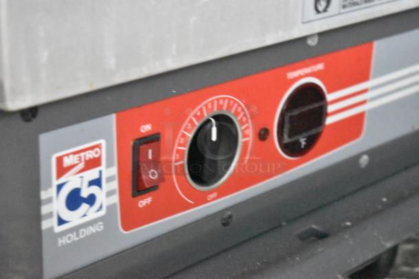 Metro C5 Holding Cabinet control panel with on/off switch and temperature dial.