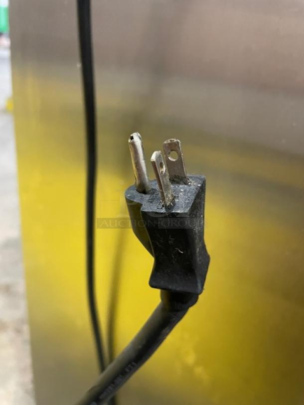 Close-up of power plug and cord for Alto-Shaam 1000UP commercial heated cabinet, showing standard three-prong plug.