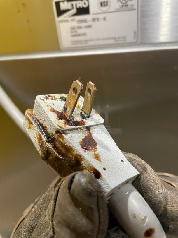 Metro C5 Series heated cabinet label and dirty electrical plug; Model: C593L-SFS-U, SN: C59E005797L. 120V.