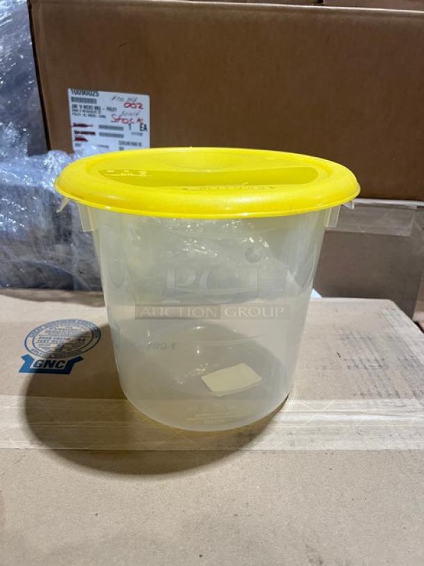 Rubbermaid 6 Qt. clear polycarbonate food storage container with yellow lid. New condition. Ideal for kitchen use.