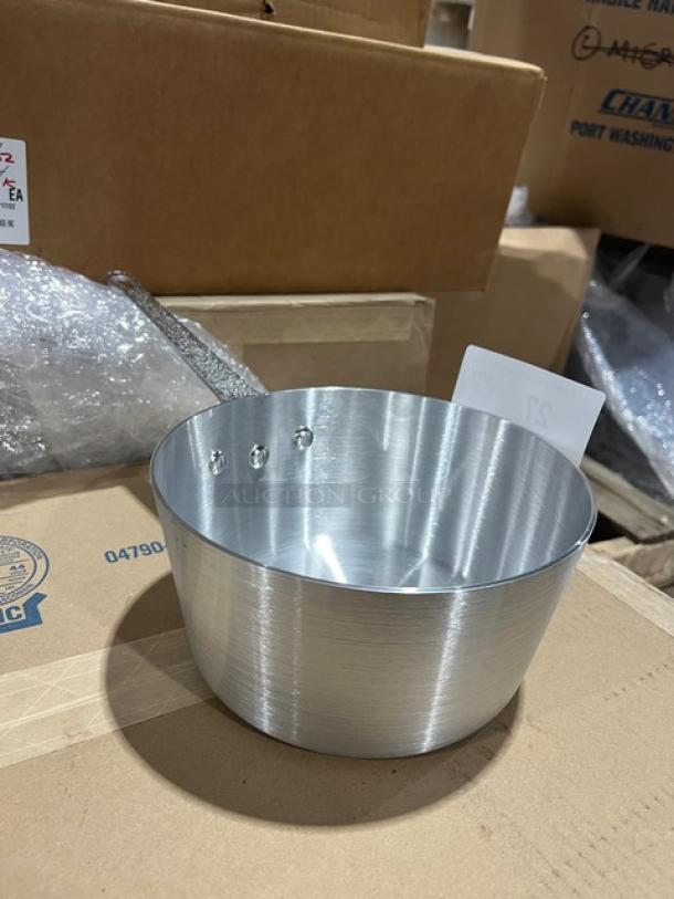 Adcraft Hyperion 3 Series 4 Qt. aluminum saucepan, model H3-TSP4, new condition, tapered round design.