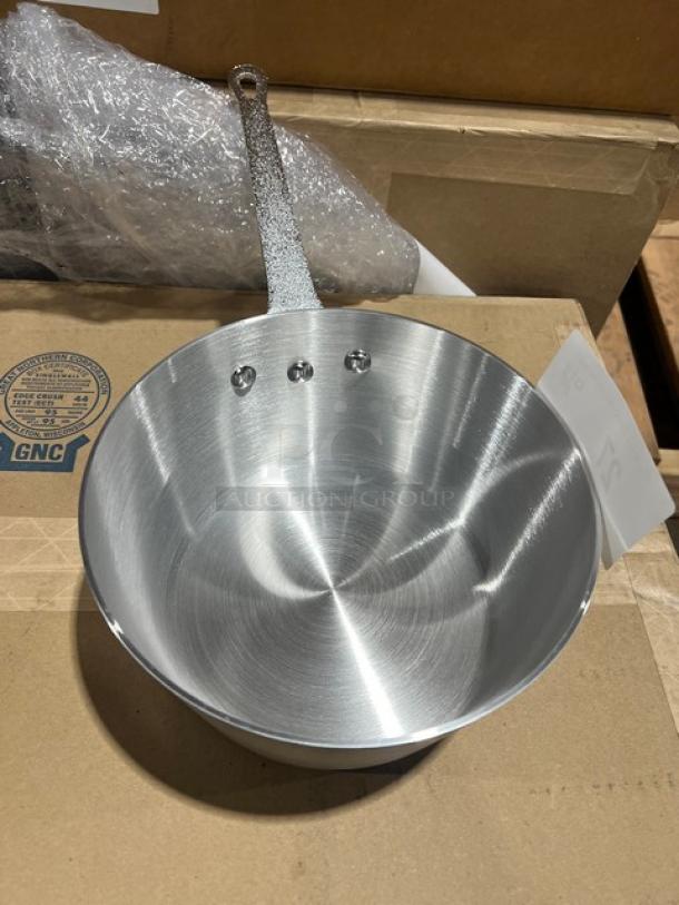 Adcraft Hyperion 3 Series, Model H3-TSP4, 4 Qt. Tapered Aluminum Saucepan. New condition, sturdy handle, ideal for commercial use.