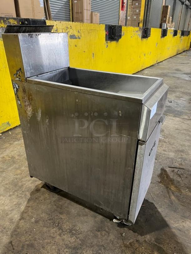 Asber AEF-4050-S-E-NG commercial stainless steel deep fat fryer with backsplash, on casters. Suitable for 40/50 lb. Natural gas. Slight wear visible.