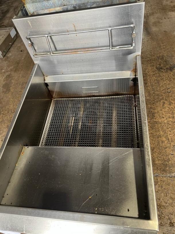 Asber AEF75NGGAS stainless steel natural gas fryer with back splash, basket hanger, and casters. Model SN: 8103184133.