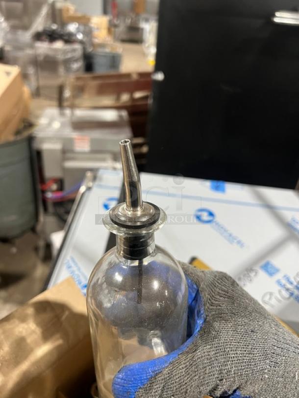 TableCraft 10375 clear glass 18 oz. oil & vinegar cruet with stainless steel pourer, new condition.