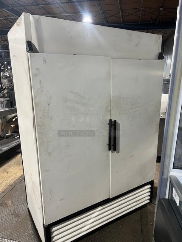 True GDM-49RL commercial fridge, double glass swing doors, poly coated wired racks, white exterior, 115V, used condition.