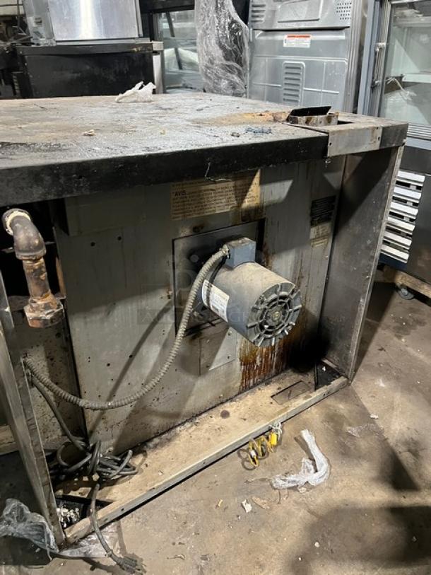 Garland Master Series 200 gas convection oven, worn condition, model details on back. Rust and wear visible.