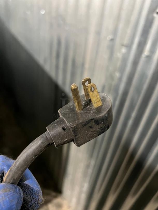 Close-up of 115V plug for Perlick KC84-R6-SSH commercial kegerator. Black cable with visible prongs.