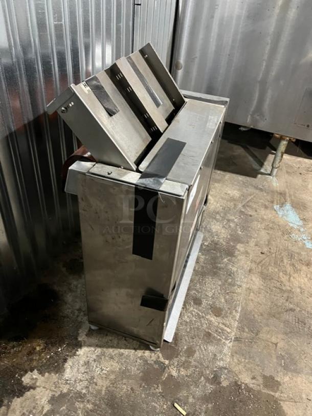 Marshall VT18 countertop electric conveyor toaster, 208/240V, 1 Phase, top-loading, used condition, stainless steel exterior.
