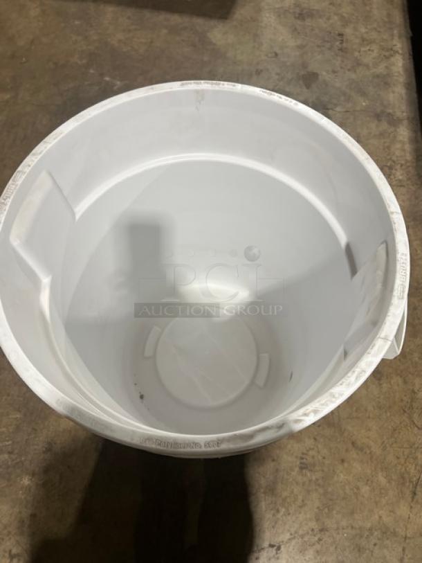 Rubbermaid heavy-duty Poly Greens Keeper container, new, white, durable design, ideal for bulk storage.