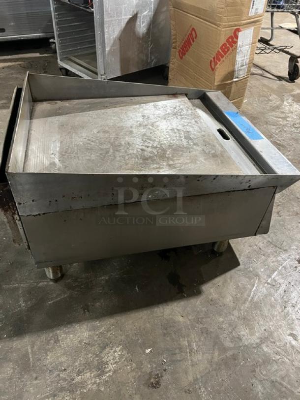 Starmax 24" natural gas flat griddle, thermostatic control, countertop, on legs, pre-owned, stainless steel.