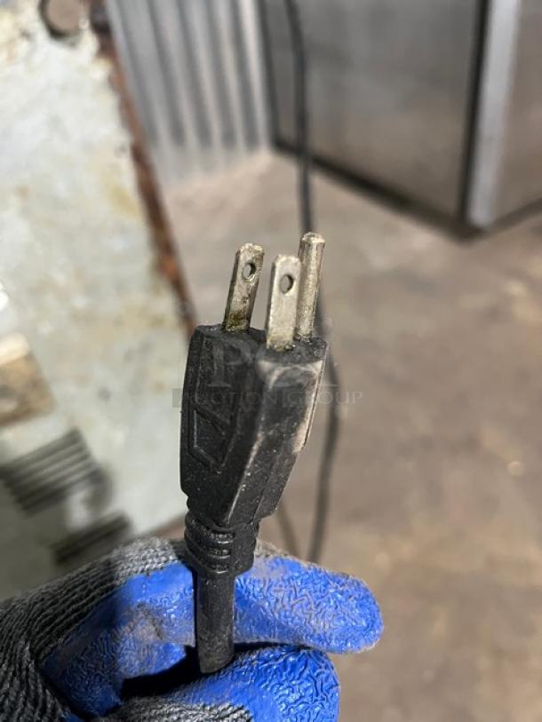 Qualite FW1200WF countertop food warmer, 115V, 1-phase, plug shown. Condition details reflect wear.